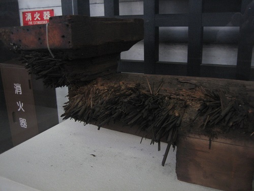 Splintered Beam at Sanjusangendo. Used with permission. http://commons.wikimedia.org/wiki/File:Sanjusangendo_arrows.JPG
